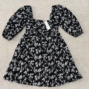 NWT Francesca’s Black & White Floral Puff-Sleeve Dress